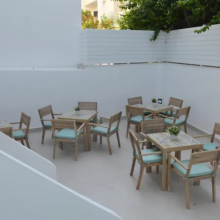 מלון Leondiana Boutique