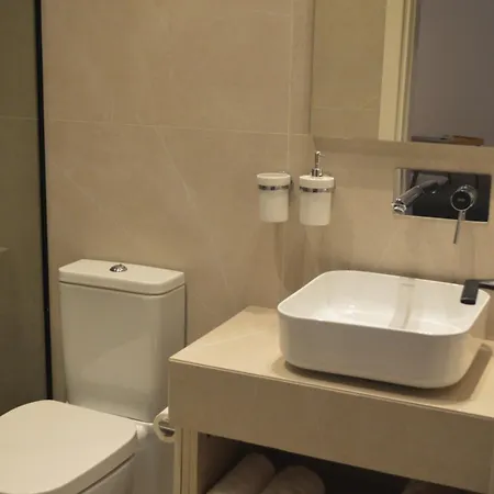 מלון Leondiana Boutique 5*